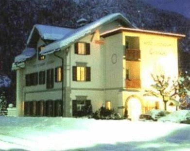 Hotel Grischuna Filisur Exteriör bild